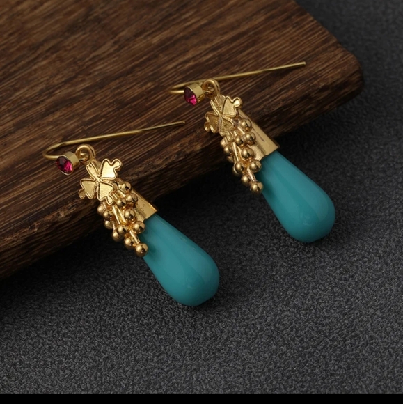 Emerald Princess Earrings - Picture 5 of 8